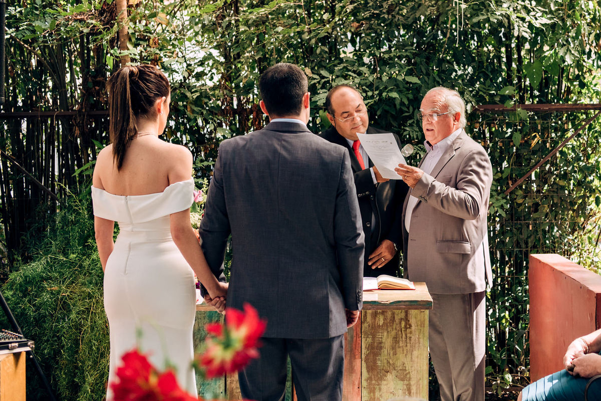 Casamento intimista - Cerimonia  Mini wedding no restaurante Santa Figueira em Tremembé-SP - Decoração Carla Lamim - Fotografo Anderson Barboza