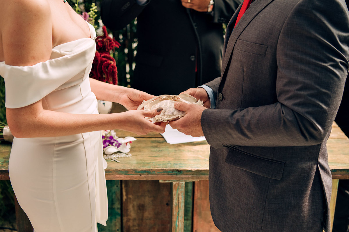 Casamento intimista - Cerimonia  Mini wedding no restaurante Santa Figueira em Tremembé-SP - Decoração Carla Lamim - Fotografo Anderson Barboza