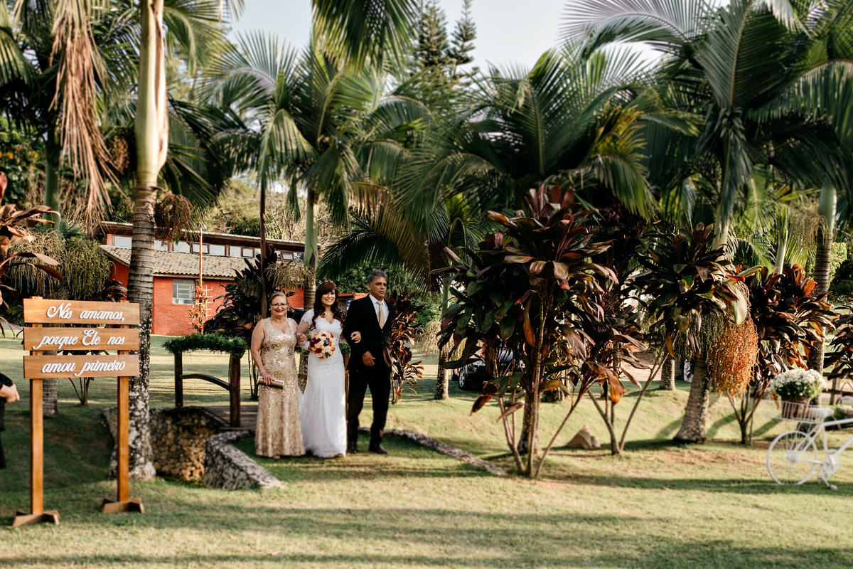 casamento no espaço moenda em Pindamonhangaba, no campo fim de tarde. Anderson Barboza Fotografia. Taubaté-SP