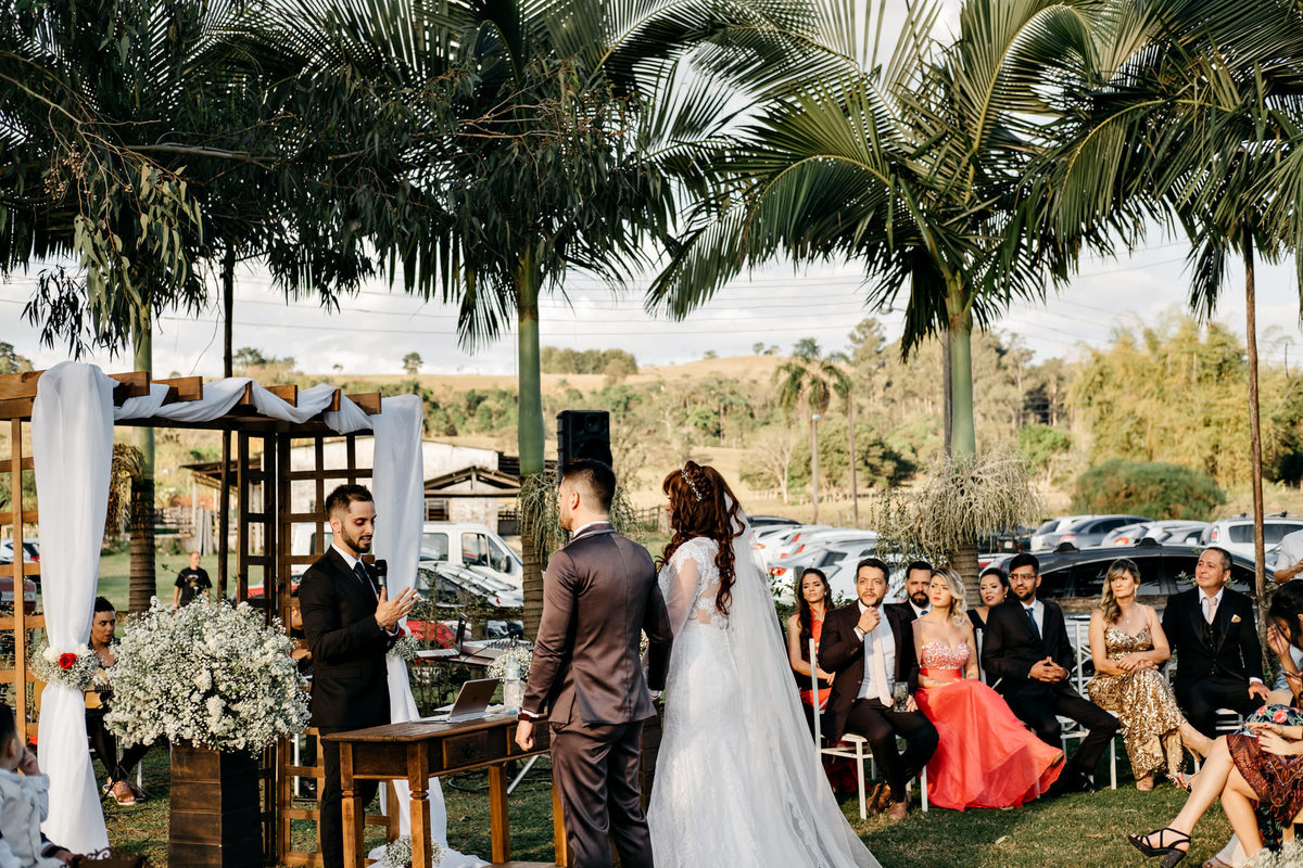 casamento no espaço moenda em Pindamonhangaba, no campo fim de tarde. Anderson Barboza Fotografia. Taubaté-SP