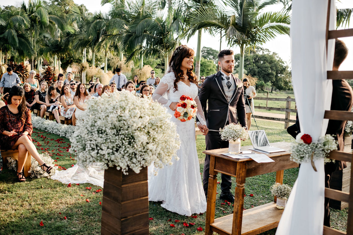 casamento no espaço moenda em Pindamonhangaba, no campo fim de tarde. Anderson Barboza Fotografia. Taubaté-SP