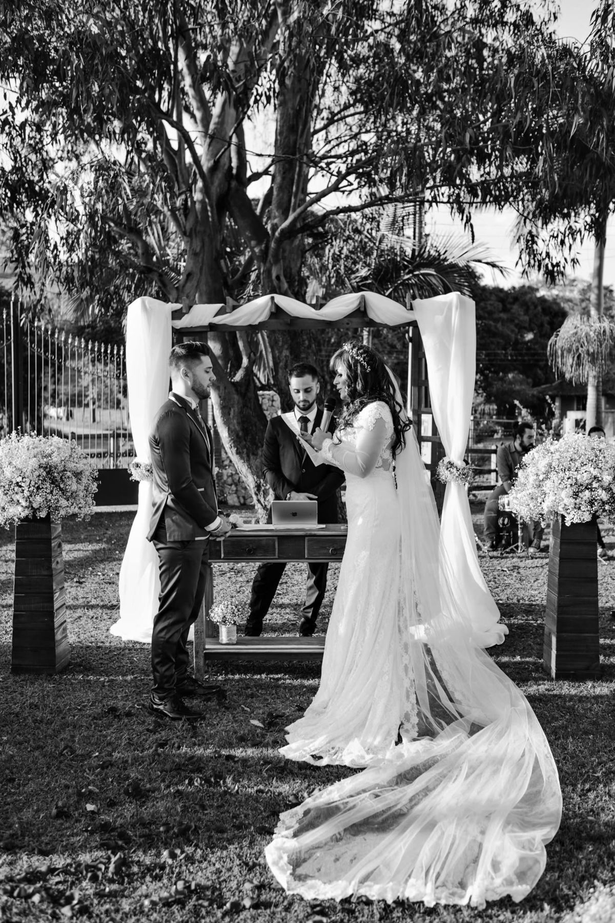 casamento no espaço moenda em Pindamonhangaba, no campo fim de tarde. Anderson Barboza Fotografia. Taubaté-SP
