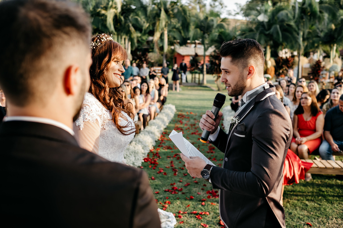 casamento no espaço moenda em Pindamonhangaba, no campo fim de tarde. Anderson Barboza Fotografia. Taubaté-SP