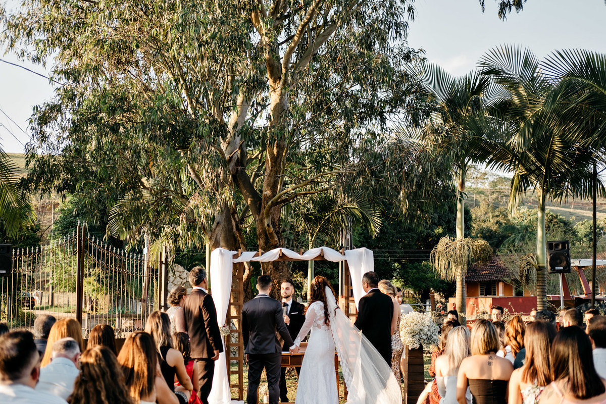 casamento no espaço moenda em Pindamonhangaba, no campo fim de tarde. Anderson Barboza Fotografia. Taubaté-SP