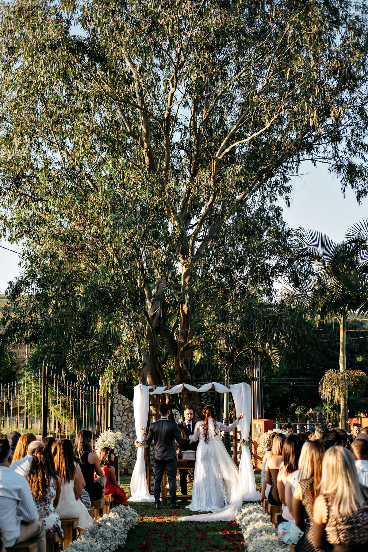 casamento no espaço moenda em Pindamonhangaba, no campo fim de tarde. Anderson Barboza Fotografia. Taubaté-SP