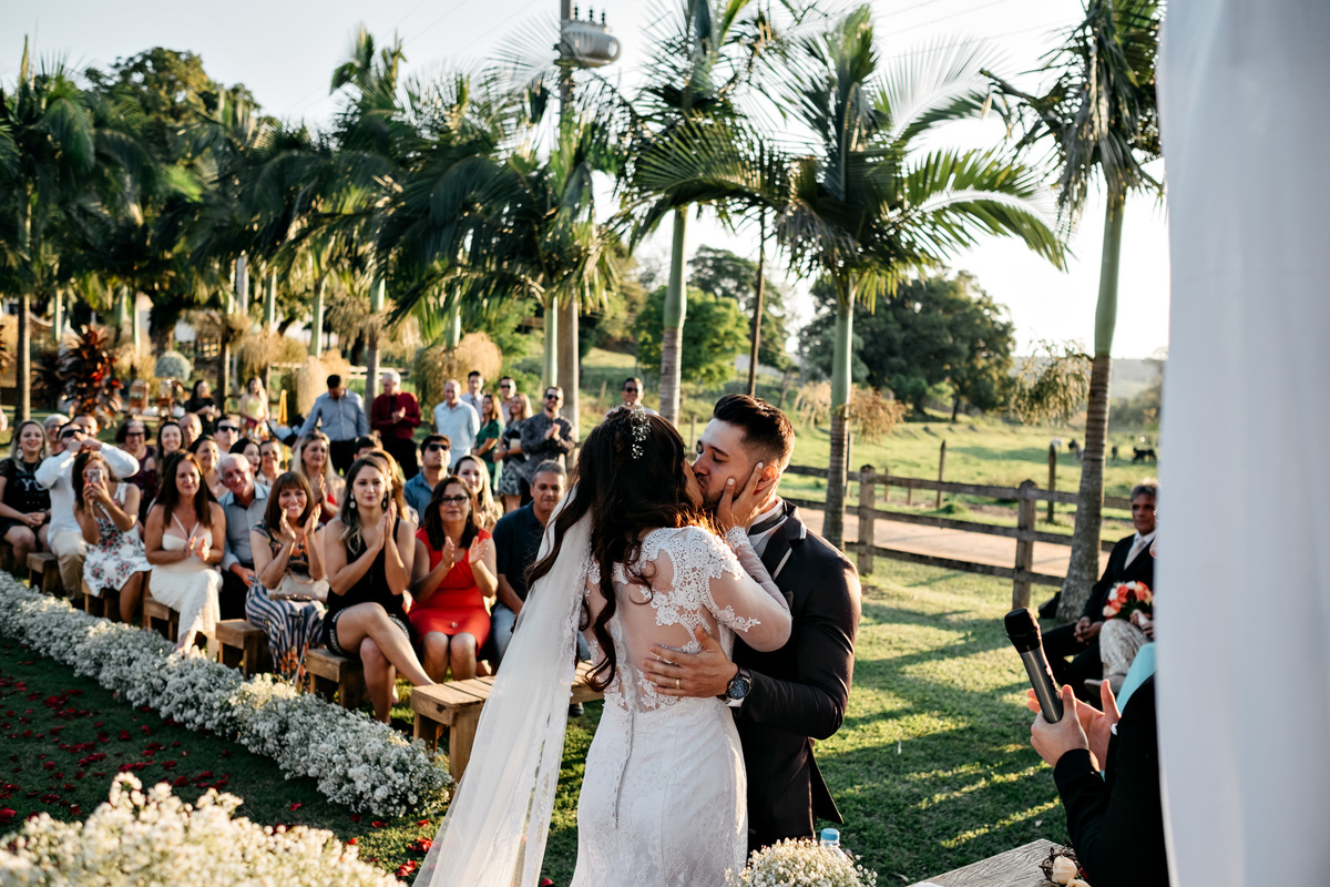 casamento no espaço moenda em Pindamonhangaba, no campo fim de tarde. Anderson Barboza Fotografia. Taubaté-SP