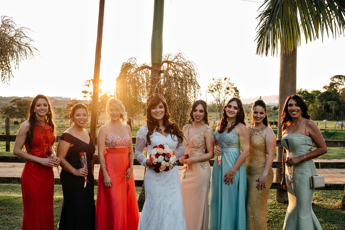 casamento no espaço moenda em Pindamonhangaba, no campo fim de tarde. Anderson Barboza Fotografia. Taubaté-SP