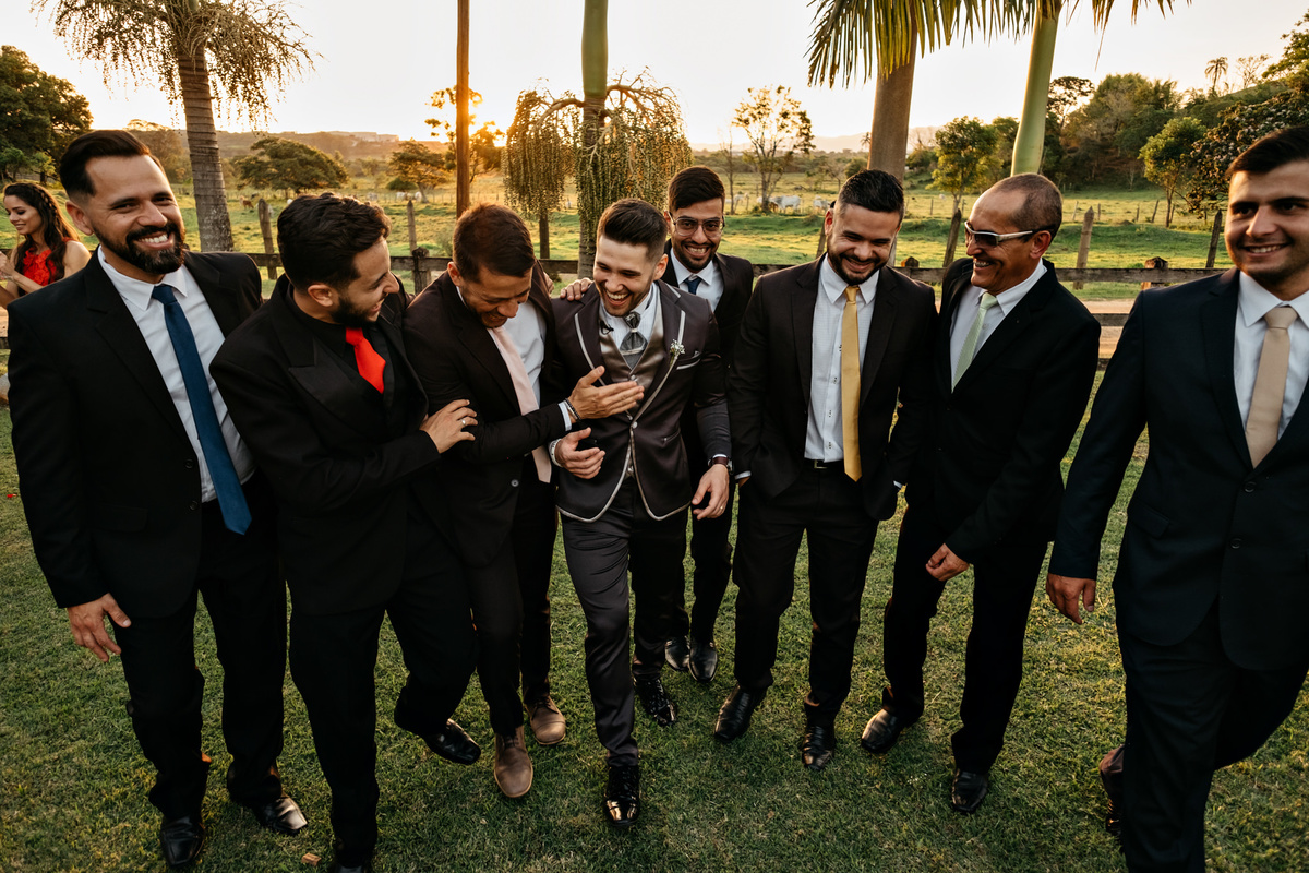 casamento no espaço moenda em Pindamonhangaba, no campo fim de tarde. Anderson Barboza Fotografia. Taubaté-SP