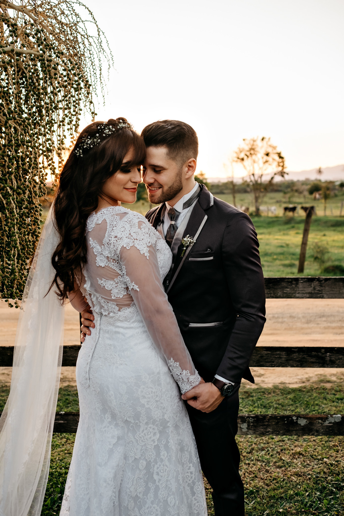 casamento no espaço moenda em Pindamonhangaba, no campo fim de tarde. Anderson Barboza Fotografia. Taubaté-SP