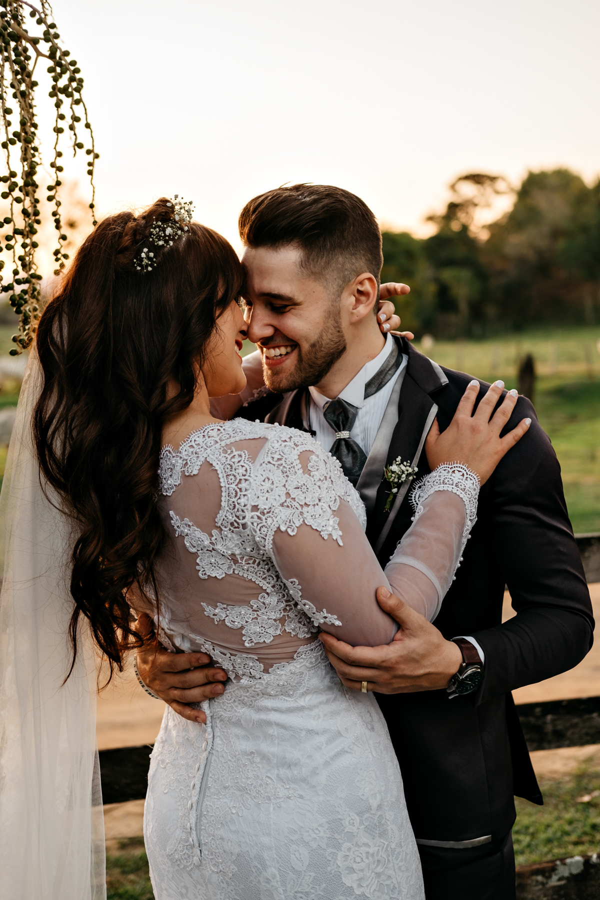 casamento no espaço moenda em Pindamonhangaba, no campo fim de tarde. Anderson Barboza Fotografia. Taubaté-SP
