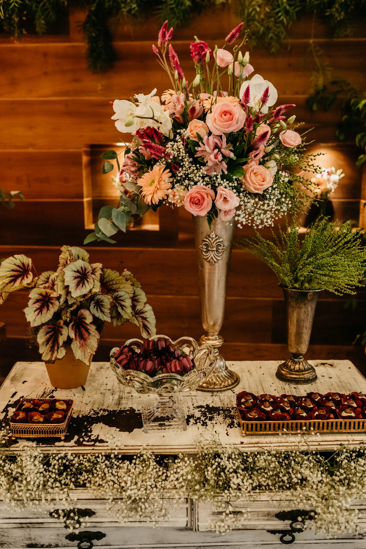 Harumi Decorações - mesa do bolo - Casamento na capela hotel e golfe clube dos 500 Guaratinguetá-SP Fotografo Anderson Barboza