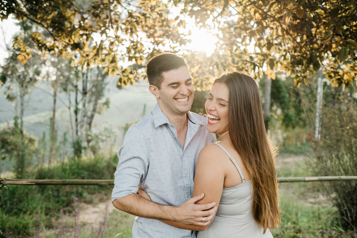 Ensaio de Casal em São Luiz do Paraitinga - morro Alto da Capela - Pré wedding- Fotografo de casamento - Alva fotografia - Anderson Barboza - Taubaté-SP