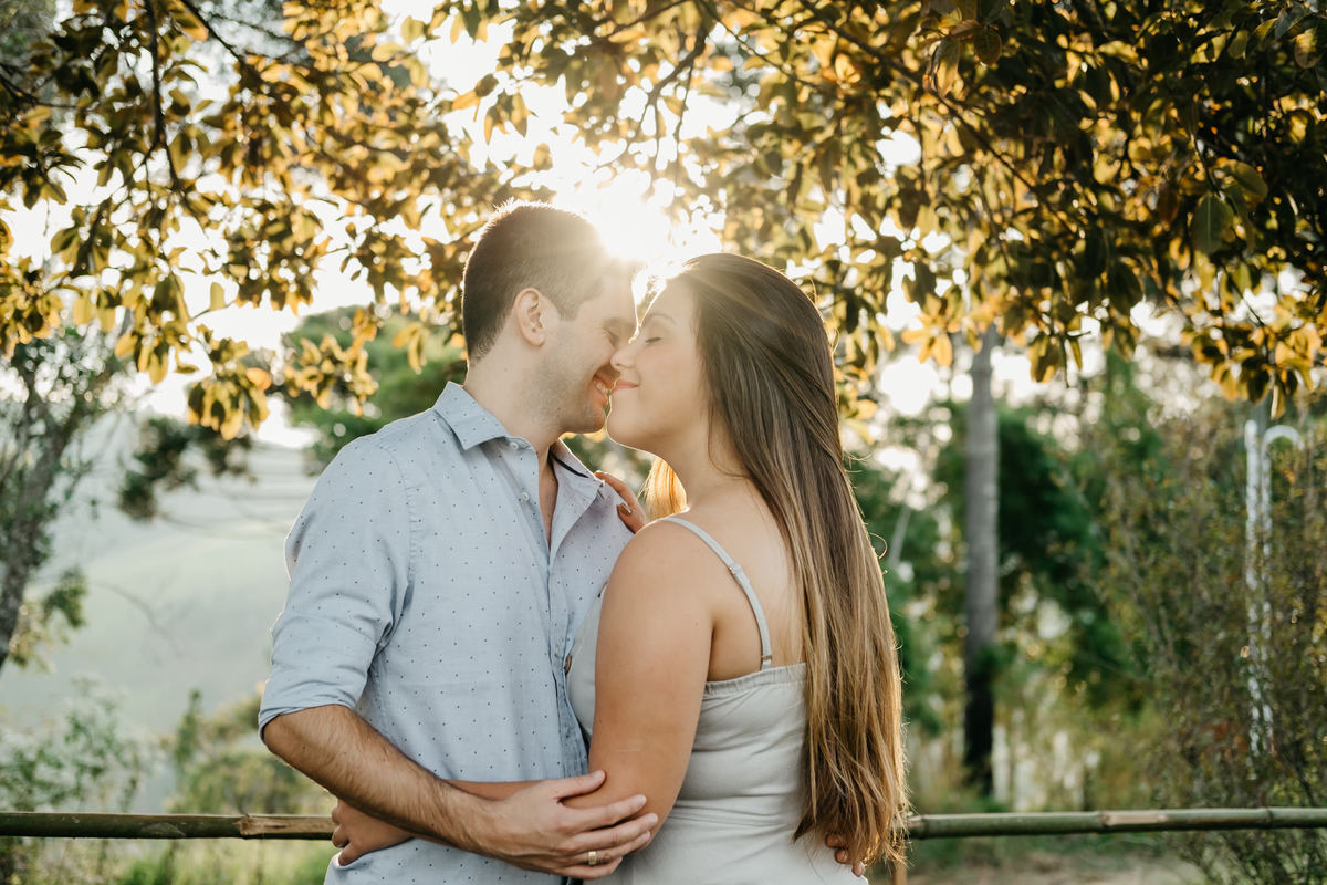 Ensaio de Casal em São Luiz do Paraitinga - morro Alto da Capela - Pré wedding- Fotografo de casamento - Alva fotografia - Anderson Barboza - Taubaté-SP