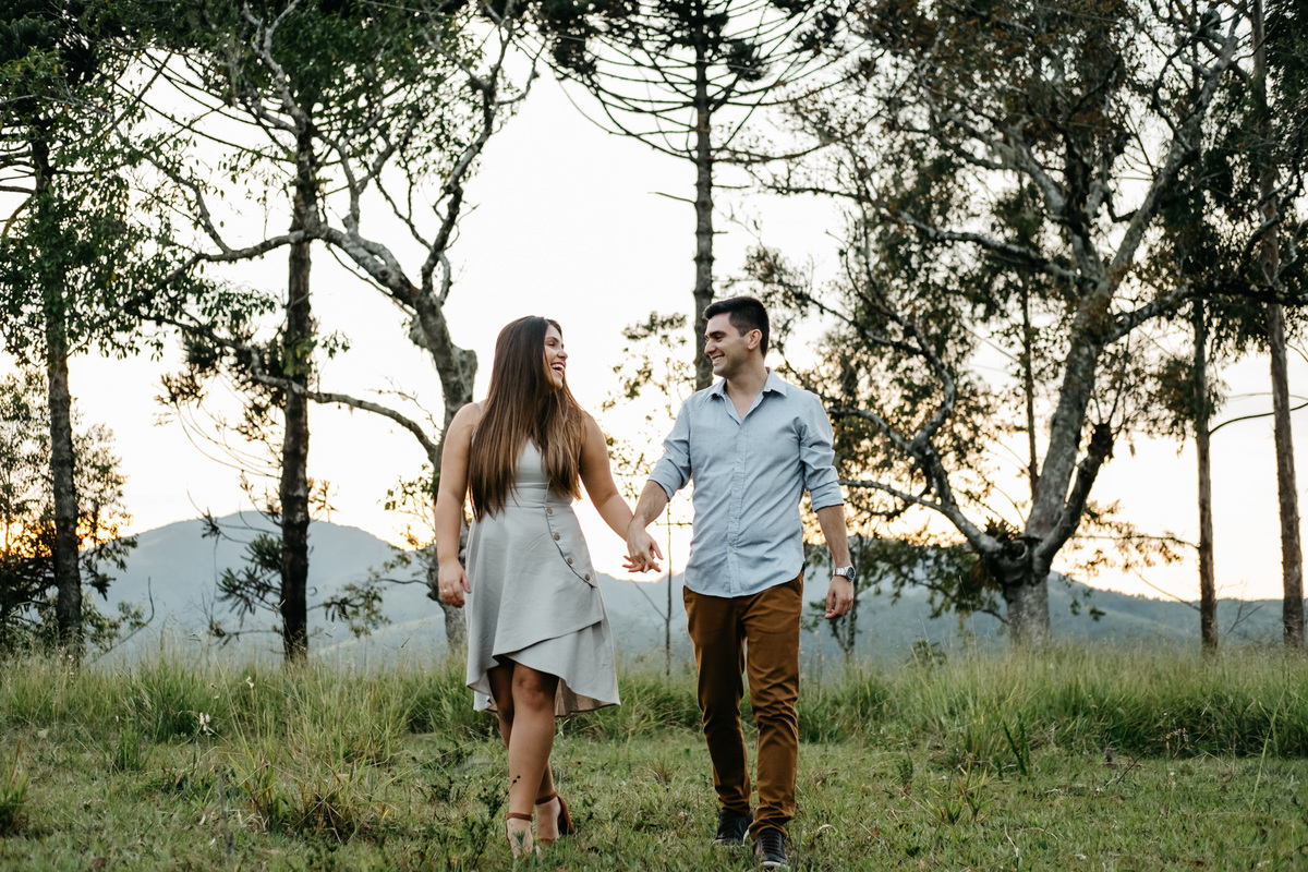 Ensaio de Casal em São Luiz do Paraitinga - morro Alto da Capela - Pré wedding- Fotografo de casamento - Alva fotografia - Anderson Barboza - Taubaté-SP
