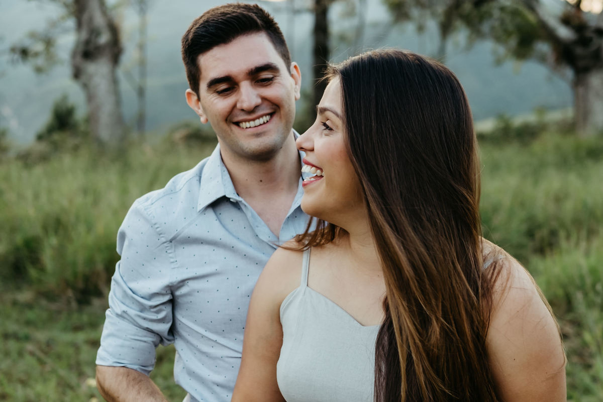 Ensaio de Casal em São Luiz do Paraitinga - morro Alto da Capela - Pré wedding- Fotografo de casamento - Alva fotografia - Anderson Barboza - Taubaté-SP