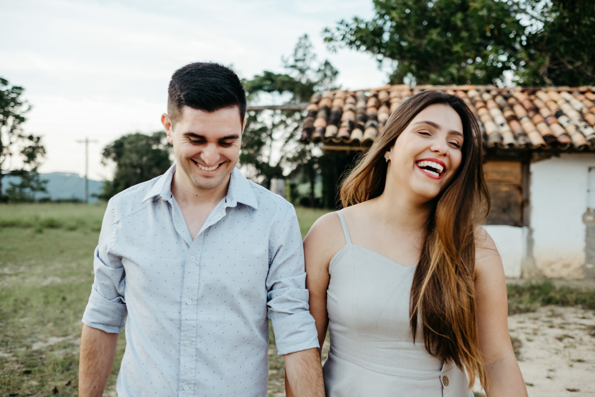 Ensaio de Casal em São Luiz do Paraitinga - morro Alto da Capela - Pré wedding- Fotografo de casamento - Alva fotografia - Anderson Barboza - Taubaté-SP