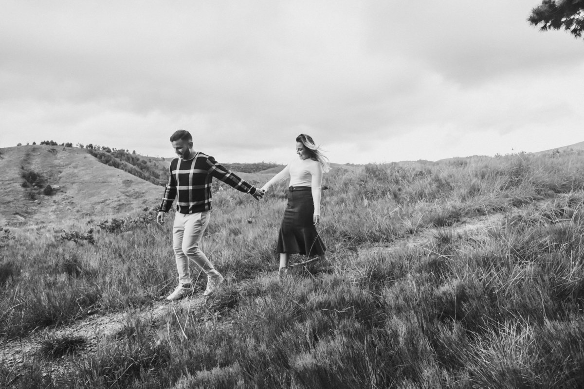 Roupa para Ensaio de Casal na estrada, pico do Itapeva - Campo, fim de tarde em Campos do Jordão-