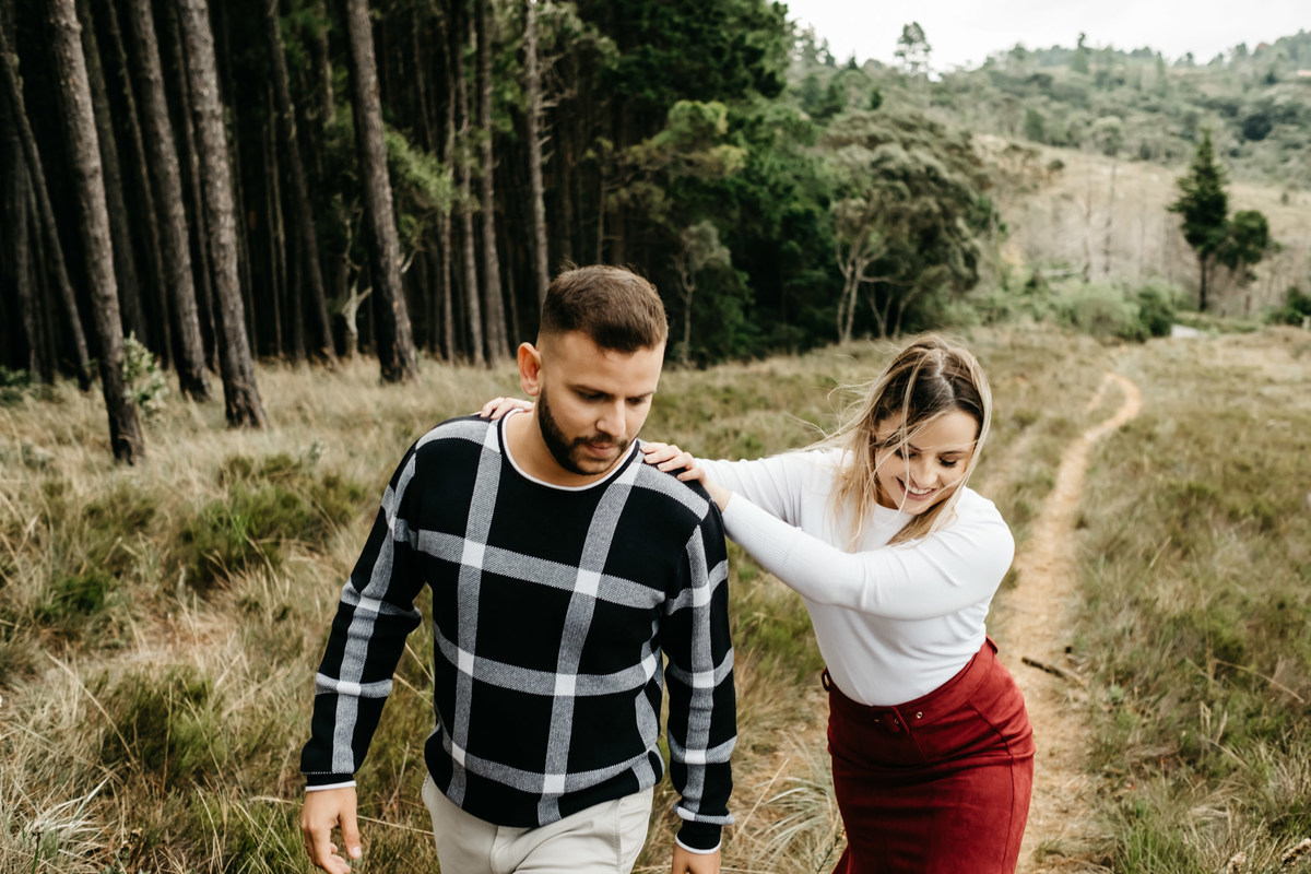Roupa para Ensaio de Casal na estrada, pico do Itapeva - Campo, fim de tarde em Campos do Jordão-
