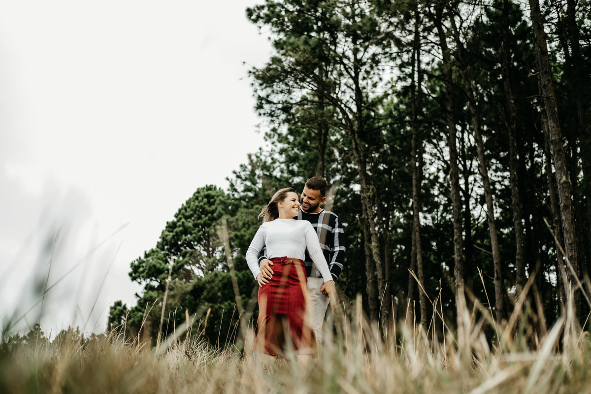 Roupa para Ensaio de Casal na estrada, pico do Itapeva - Campo, fim de tarde em Campos do Jordão-