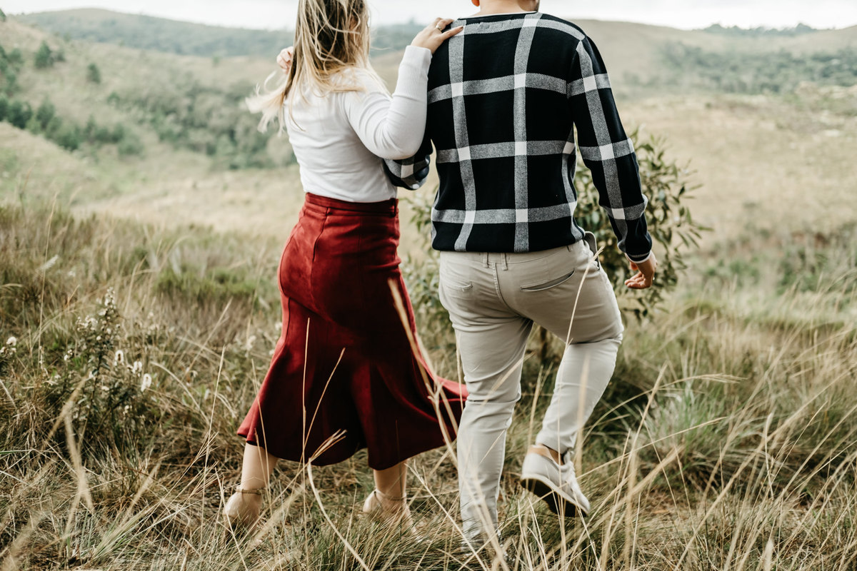 Roupa para Ensaio de Casal lifestyle na estrada, pico do Itapeva - Campo, fim de tarde em Campos do Jordão-