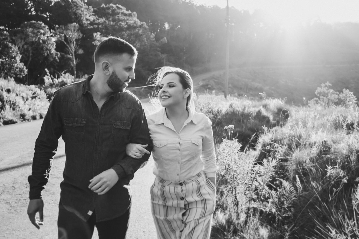 Roupa para Ensaio de Casal na estrada, pico do Itapeva - Campo, fim de tarde em Campos do Jordão-
