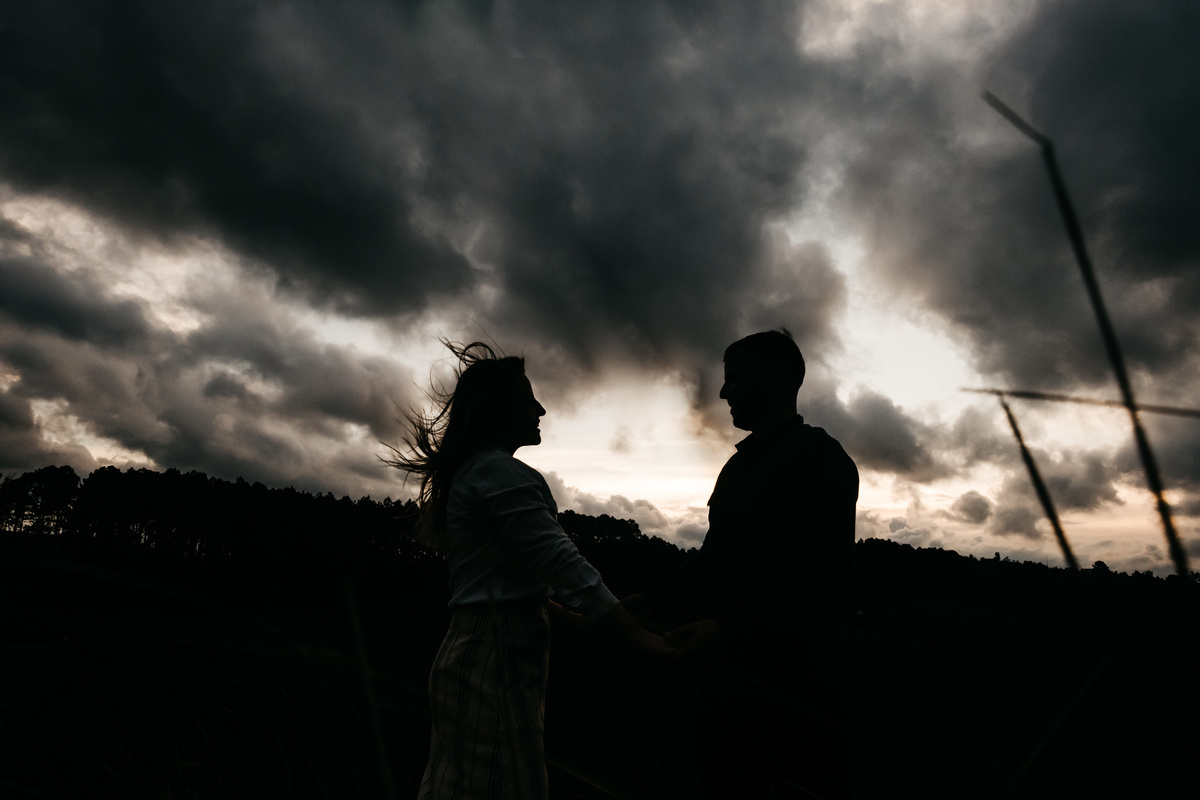 Roupa para Ensaio de Casal na estrada, pico do Itapeva - Campo, fim de tarde em Campos do Jordão-