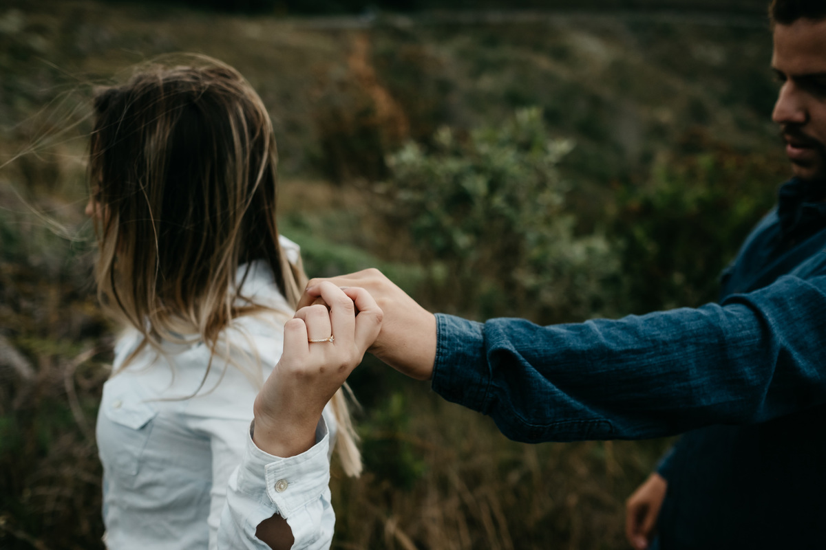 Roupa para Ensaio de Casal na estrada, pico do Itapeva - Campo, fim de tarde em Campos do Jordão-