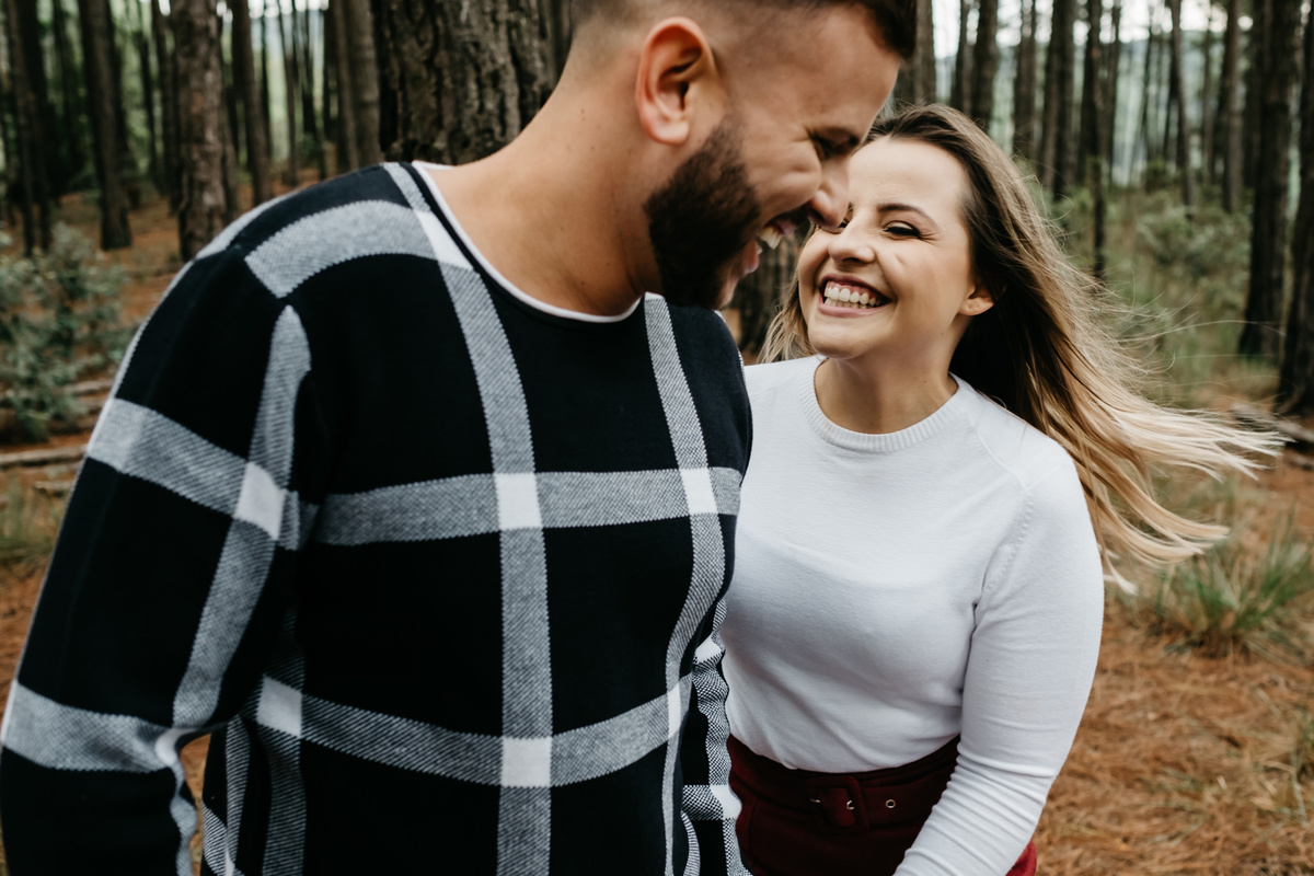Ensaio de Casal na estrada, pico do Itapeva - Campo, fim de tarde em Campos do Jordão-SP