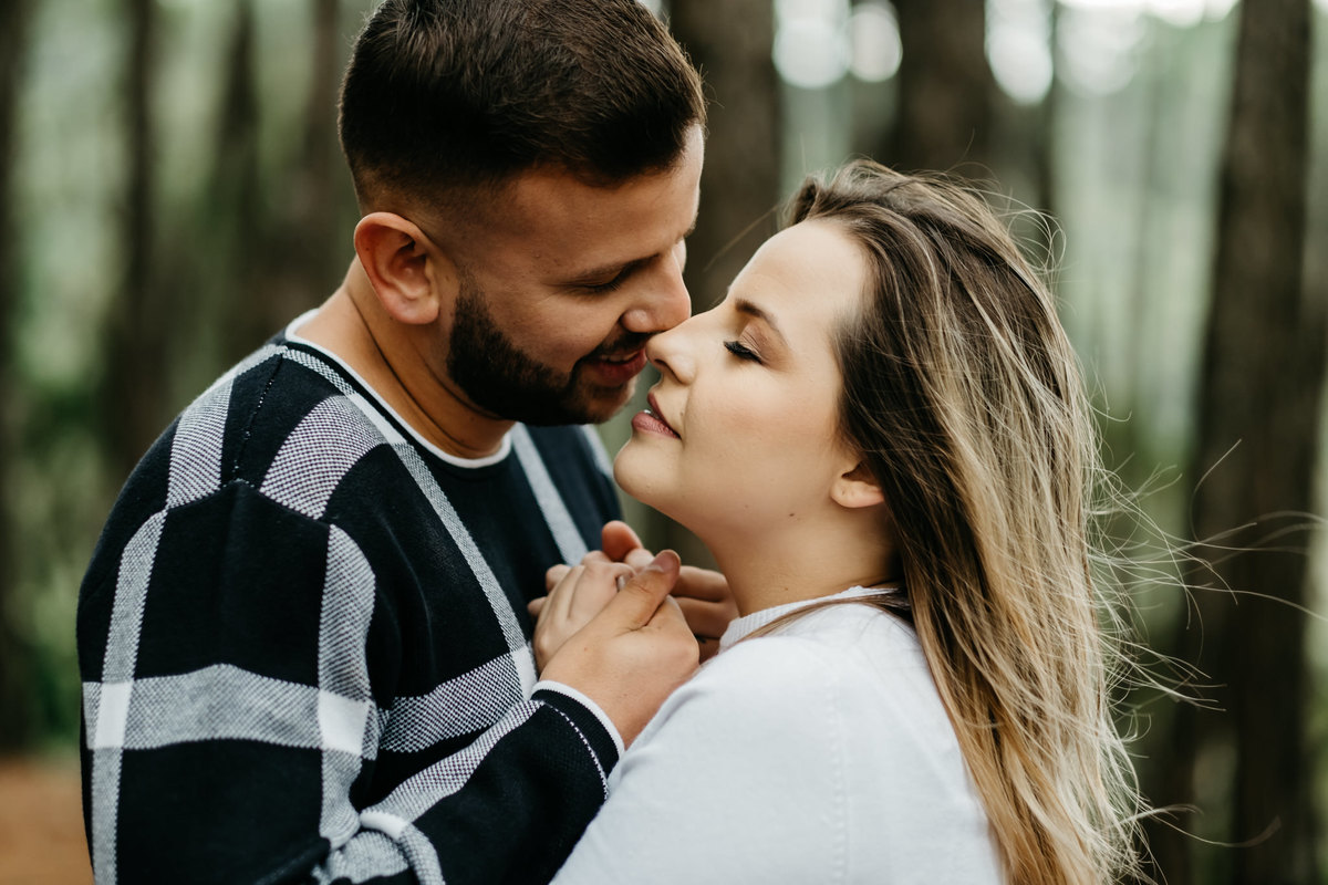 Ensaio de Casal na estrada, pico do Itapeva - Campo, fim de tarde em Campos do Jordão-SP