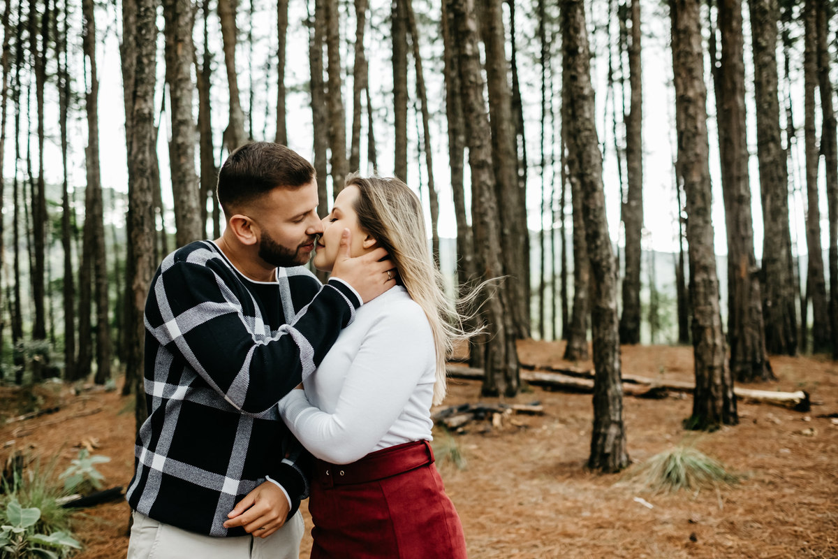 Ensaio de Casal na estrada, pico do Itapeva - Campo, fim de tarde em Campos do Jordão-SP