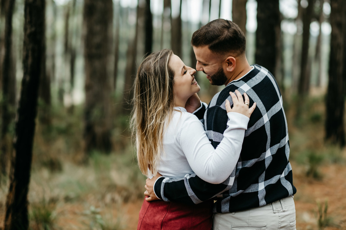Ensaio de Casal na estrada, pico do Itapeva - Campo, fim de tarde em Campos do Jordão-SP