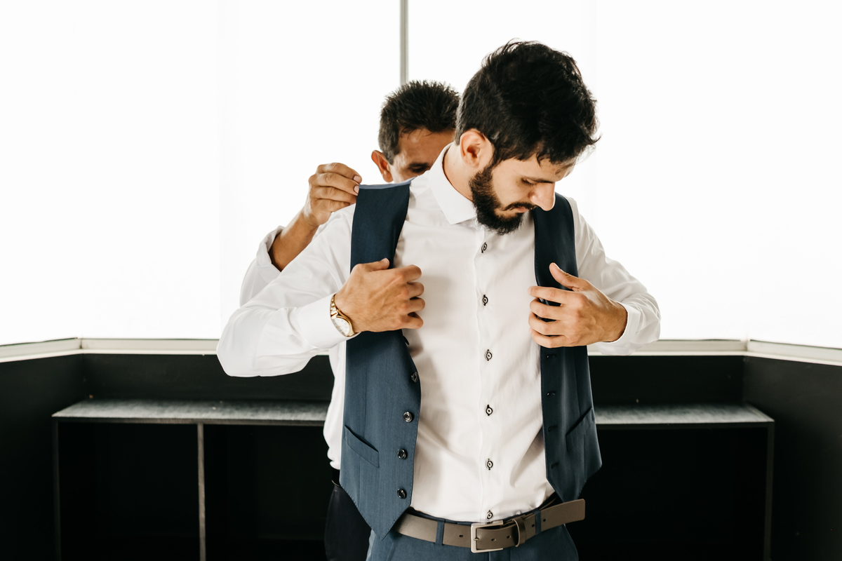 Making of do noivo na barbearia - Casamento Sítio Tangaroa - Fotógrafo Anderson Barboza- Alva Fotografia - Taubaté - SP