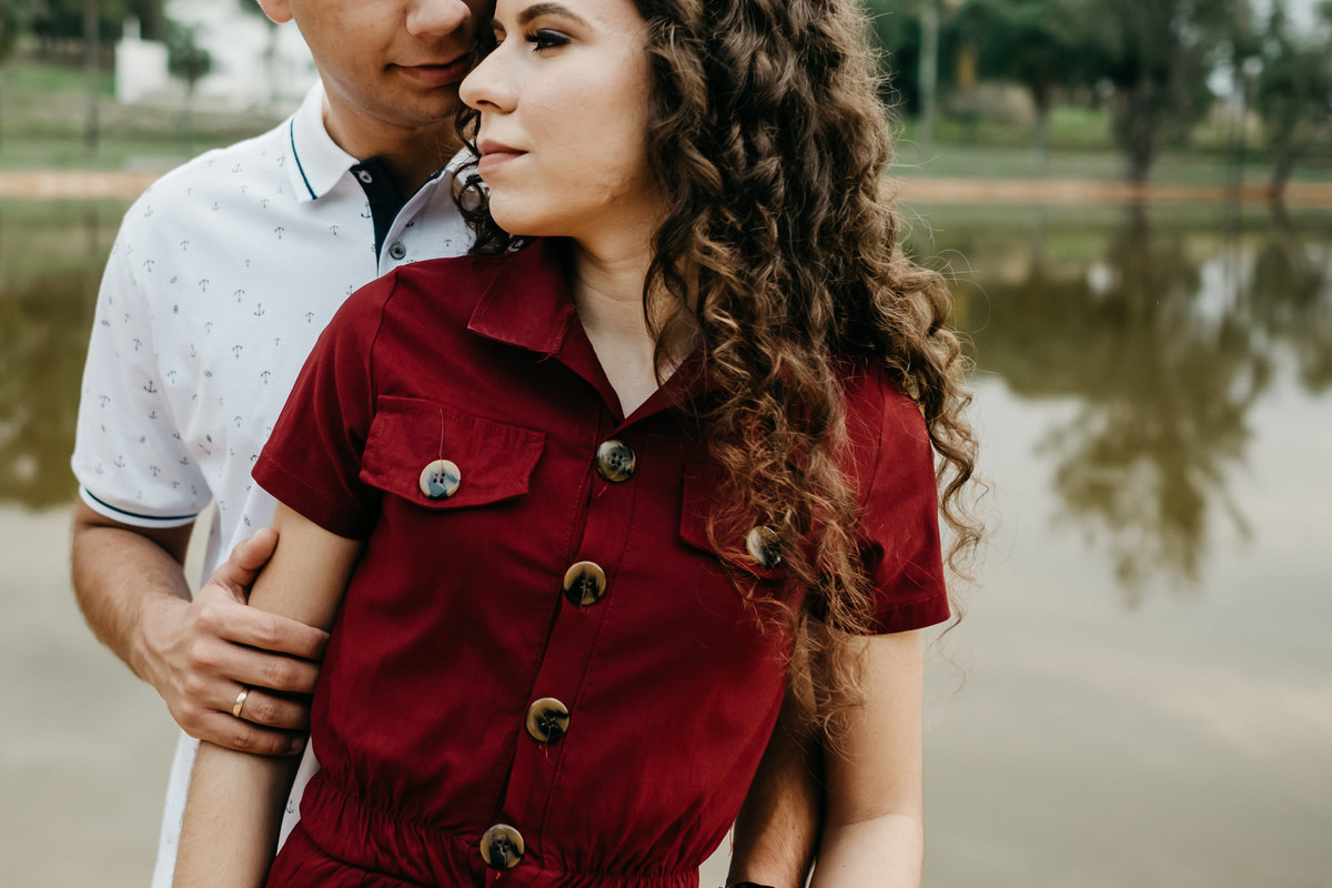 Ensaio pré wedding, ensaio de casal fotógrafo de casamento - Anderson Barboza - Alva fotografia - Ensaio no campo no Hotel e golfe clube dos 500 em Guaratinguetá/SP no final da tarde.