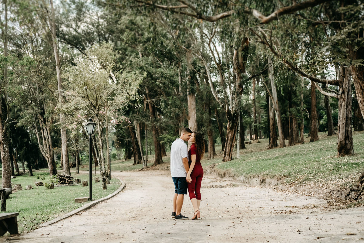 Ensaio pré wedding, ensaio de casal fotógrafo de casamento - Anderson Barboza - Alva fotografia - Ensaio no campo no Hotel e golfe clube dos 500 em Guaratinguetá/SP no final da tarde.
