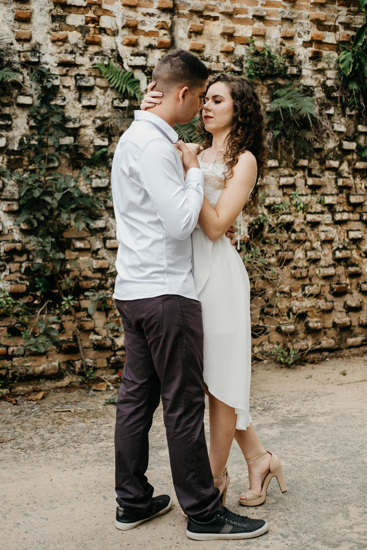 Ensaio pré wedding, ensaio de casal fotógrafo de casamento - Anderson Barboza - Alva fotografia - Ensaio no campo no Hotel e golfe clube dos 500 em Guaratinguetá/SP no final da tarde.