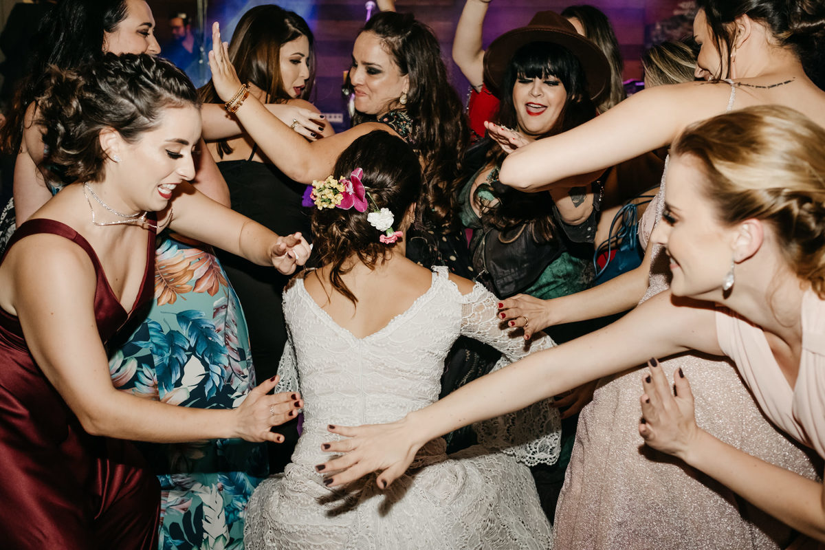 casamento no campo, de dia, final de tarde na fazenda boa esperança e recepção com madrinhas e padrinhos e convidados, em taubaté com buffet requinte e alva fotografia de casamento - anderson barboza