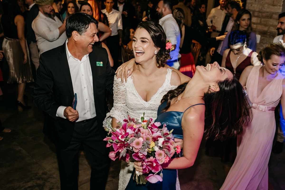 casamento no campo, de dia, final de tarde na fazenda boa esperança e recepção com madrinhas e padrinhos e convidados, em taubaté com buffet requinte e alva fotografia de casamento - anderson barboza