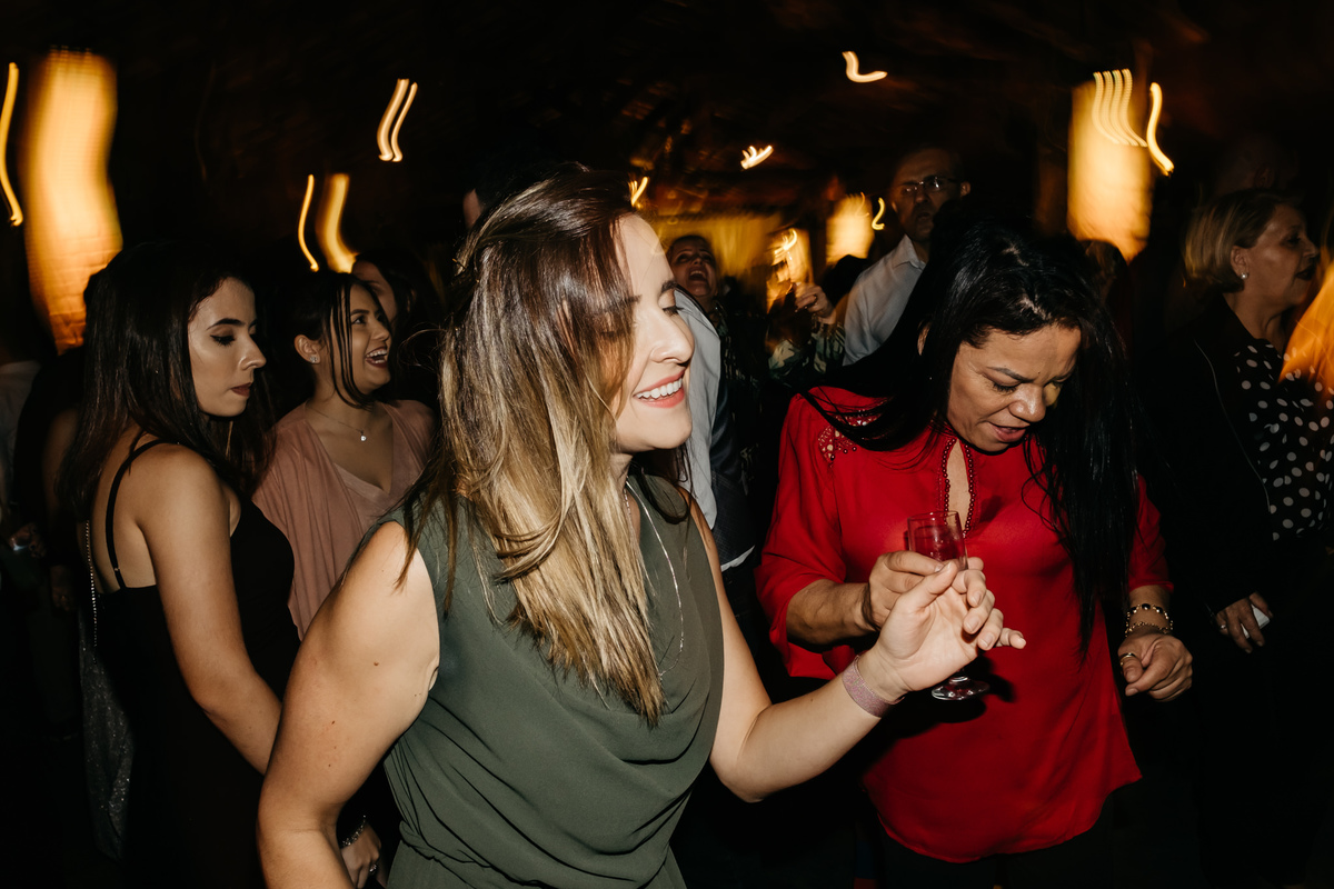 casamento no campo, de dia, final de tarde na fazenda boa esperança e recepção com madrinhas e padrinhos e convidados, em taubaté com buffet requinte e alva fotografia de casamento - anderson barboza