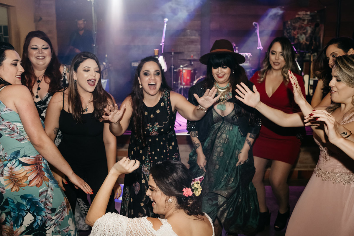 casamento no campo, de dia, final de tarde na fazenda boa esperança e recepção com madrinhas e padrinhos e convidados, em taubaté com buffet requinte e alva fotografia de casamento - anderson barboza