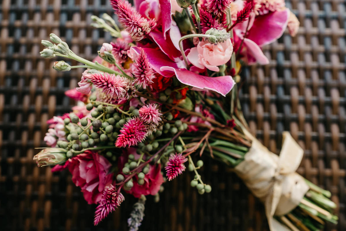 making of da noiva, buquê da noiva, feito por carla lamin casamento fazenda boa esperança, em taubaté com buffet requinte e alva fotografia de casamento - anderson barboza