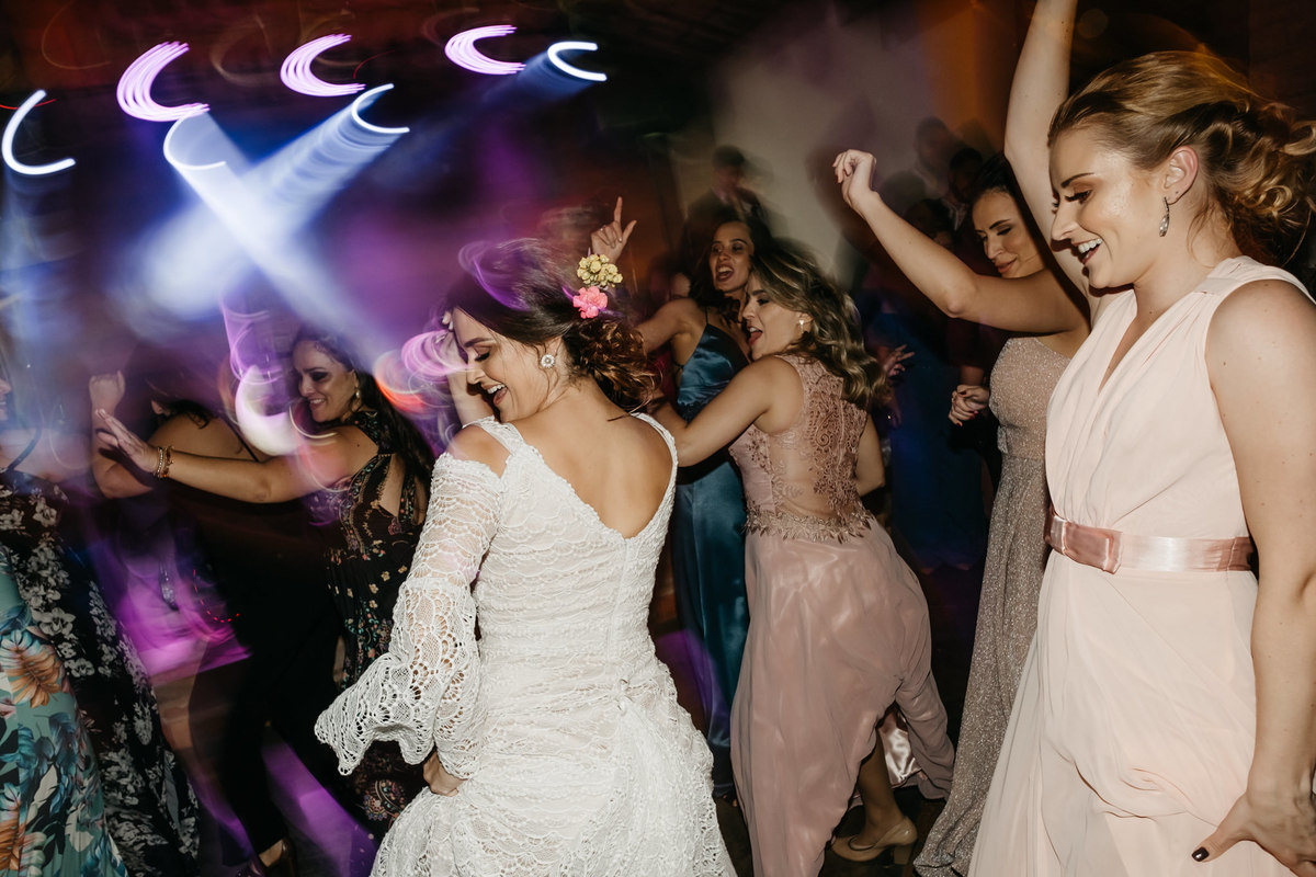 casamento no campo, de dia, final de tarde na fazenda boa esperança e recepção com madrinhas e padrinhos e convidados, em taubaté com buffet requinte e alva fotografia de casamento - anderson barboza