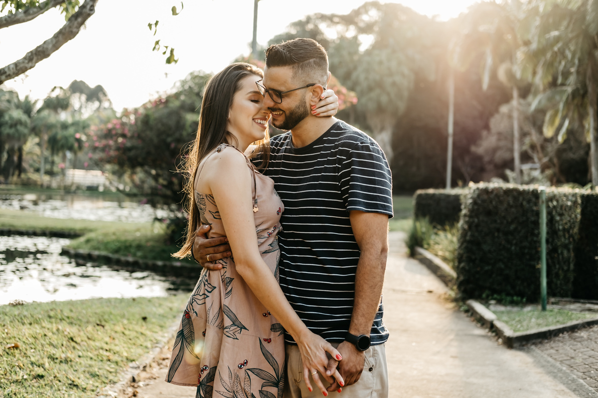 Ensaio de Casal - Pré wedding no Jardim Botânico em São Paulo, durante o dia, no final de tarde - Alva fotografia - Anderson Barboza - Taubaté/SP