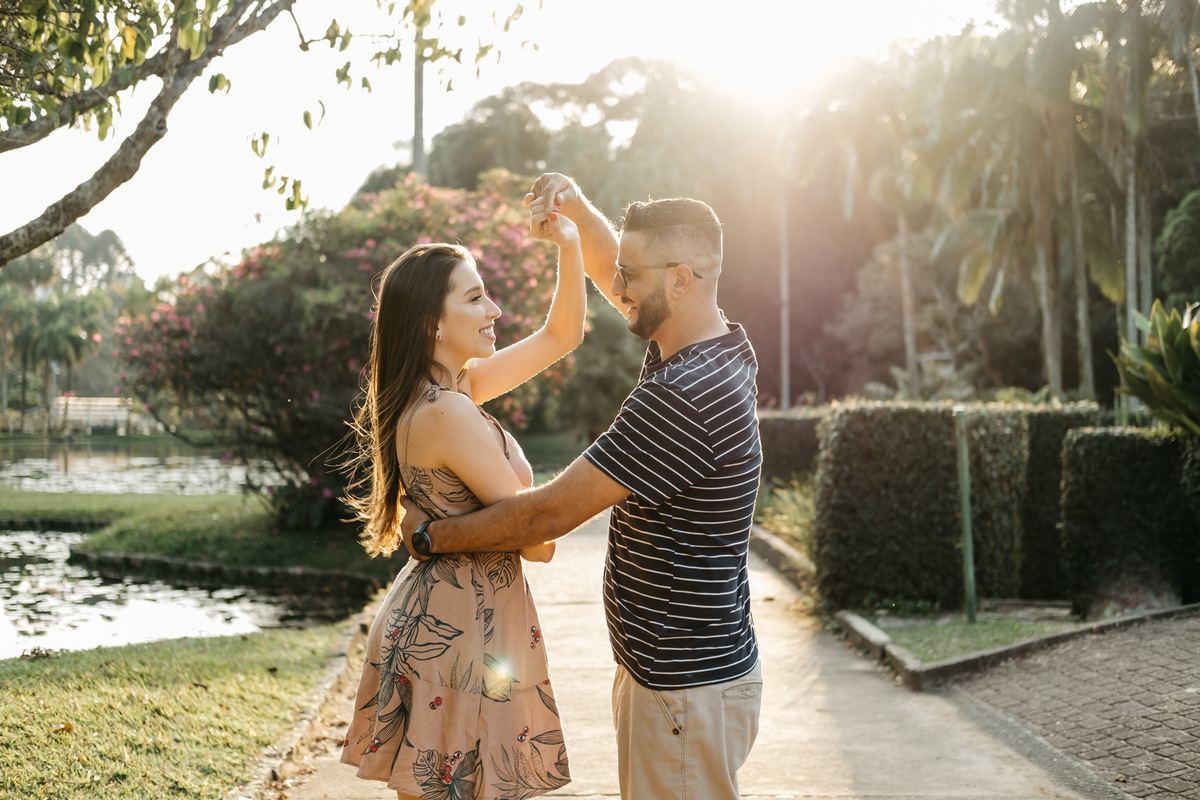 Ensaio de Casal - Pré wedding no Jardim Botânico em São Paulo, durante o dia, no final de tarde - Alva fotografia - Anderson Barboza - Taubaté/SP