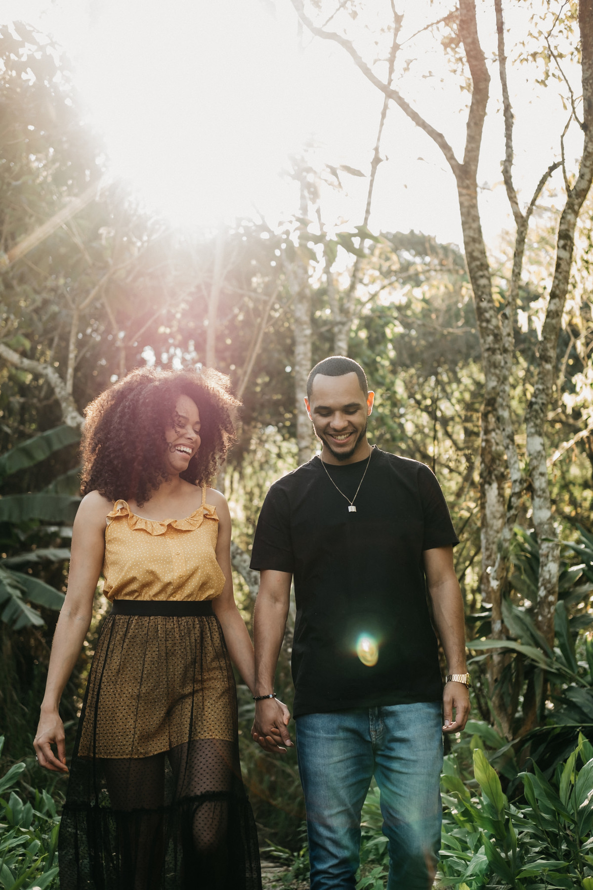 Ensaio de casal lifestyle, ensaio pré wedding, no campo, na natureza, fim de tarde, por do sol em Santo Antonio do Pinhal-SP próximo a Campos do Jordão na Serra da Mantiqueira - Alva Fotografia - Taubaté-SP