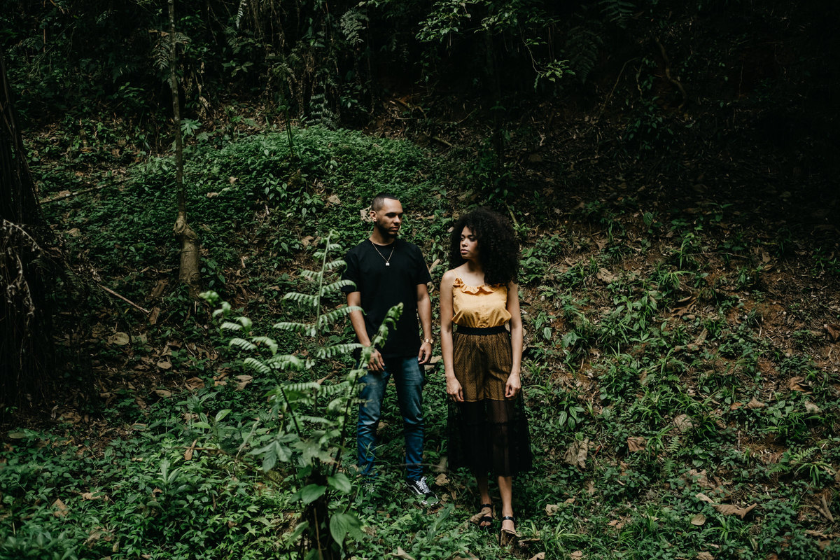Ensaio de casal lifestyle, ensaio pré wedding, no campo, na natureza, fim de tarde, por do sol em Santo Antonio do Pinhal-SP próximo a Campos do Jordão na Serra da Mantiqueira - Alva Fotografia - Taubaté-SP