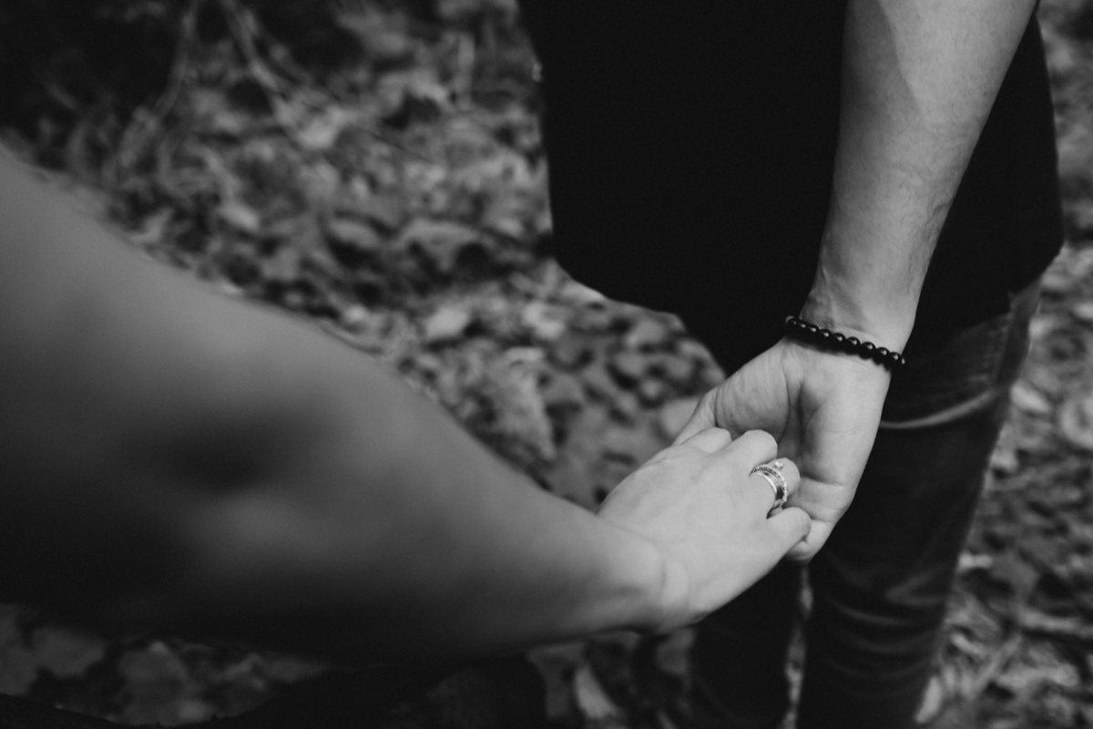 Ensaio de casal lifestyle, ensaio pré wedding, no campo, na natureza, fim de tarde, por do sol em Santo Antonio do Pinhal-SP próximo a Campos do Jordão na Serra da Mantiqueira - Alva Fotografia - Taubaté-SP