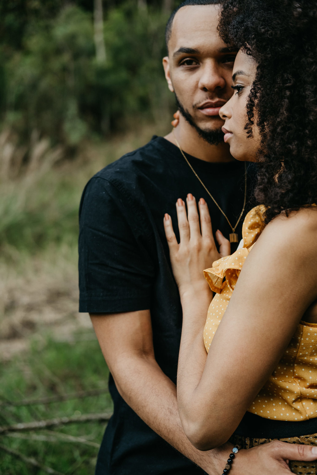 Ensaio de casal lifestyle, ensaio pré wedding, no campo, na natureza, fim de tarde, por do sol em Santo Antonio do Pinhal-SP próximo a Campos do Jordão na Serra da Mantiqueira - Alva Fotografia - Taubaté-SP