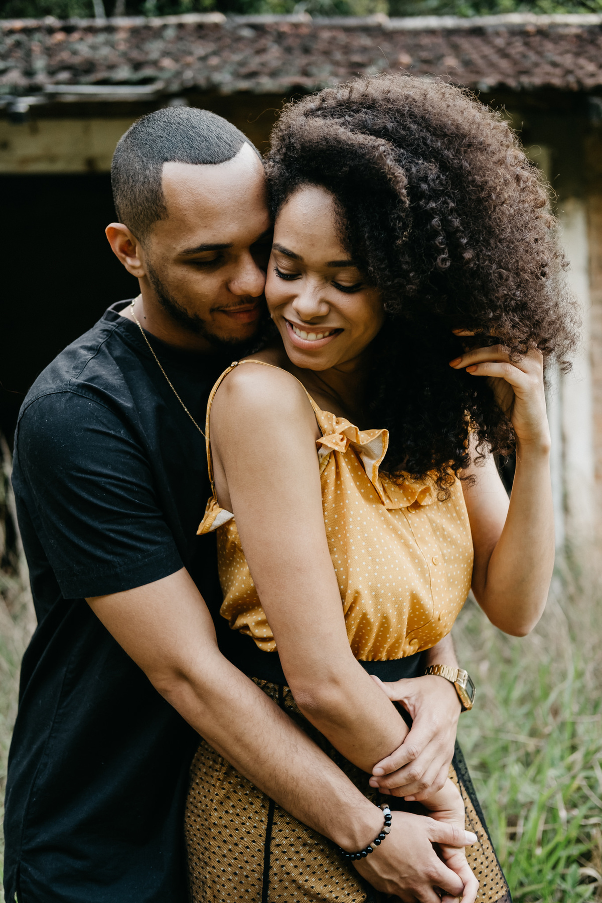 Ensaio de casal lifestyle, ensaio pré wedding, no campo, na natureza, fim de tarde, por do sol em Santo Antonio do Pinhal-SP próximo a Campos do Jordão na Serra da Mantiqueira - Alva Fotografia - Taubaté-SPEnsaio de casal lifestyle, ensaio pré wedding, no