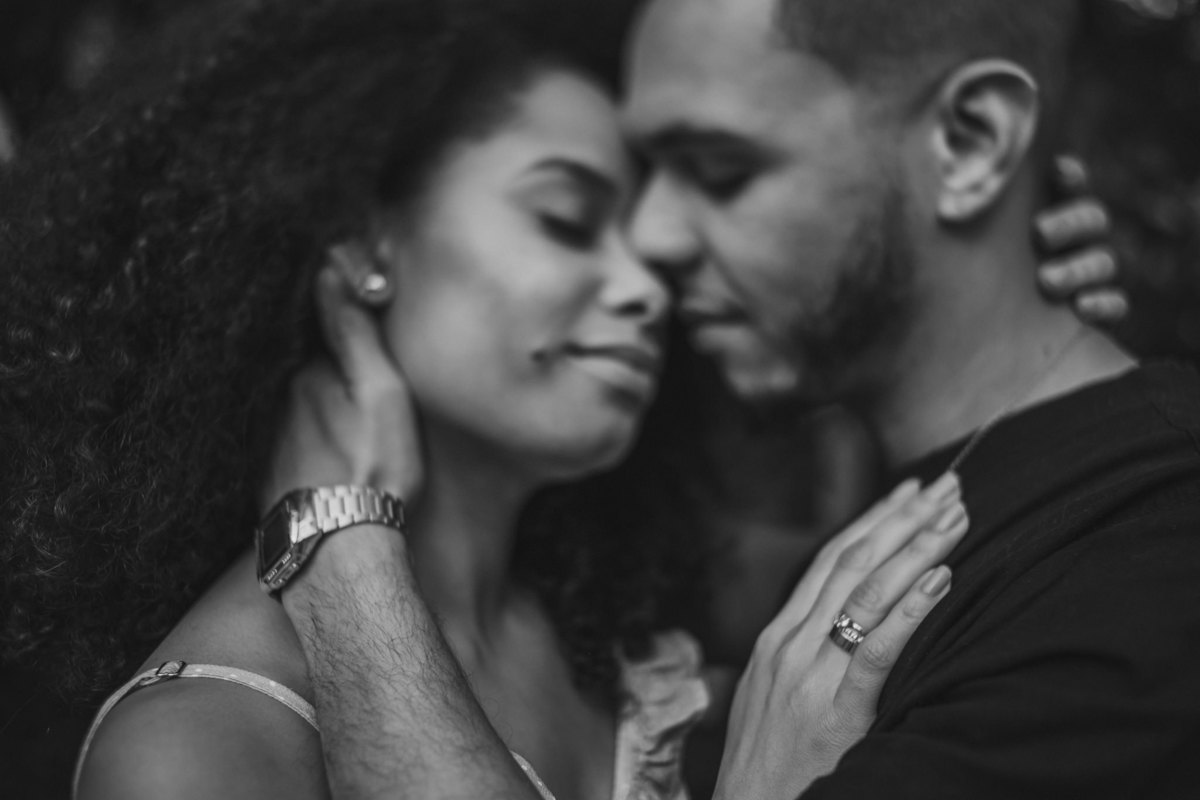 Ensaio de casal lifestyle, ensaio pré wedding, no campo, na natureza, fim de tarde, por do sol em Santo Antonio do Pinhal-SP próximo a Campos do Jordão na Serra da Mantiqueira - Alva Fotografia - Taubaté-SP