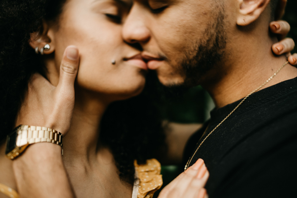 Ensaio de casal lifestyle, ensaio pré wedding, no campo, na natureza, fim de tarde, por do sol em Santo Antonio do Pinhal-SP próximo a Campos do Jordão na Serra da Mantiqueira - Alva Fotografia - Taubaté-SP